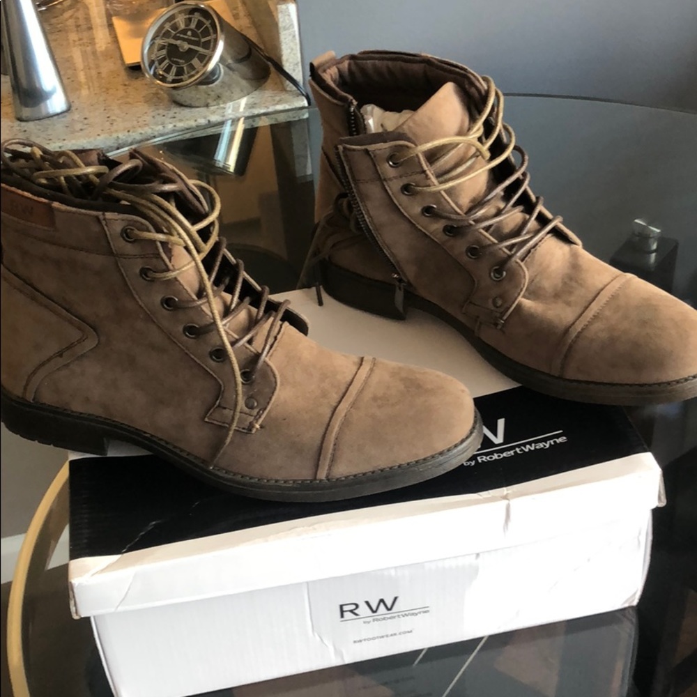 Robert Wayne Boots